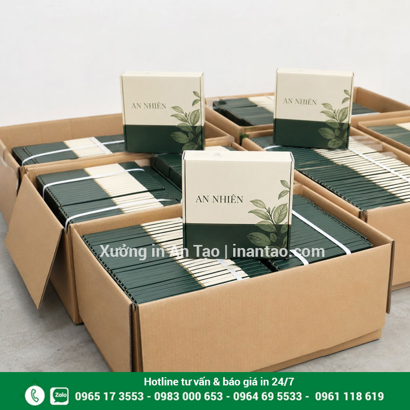 Đóng gói đơn in hộp giấy hoàn thiện trước khi giao Các hộp giấy thành phẩm được bó gọn và đóng thùng giao hàng