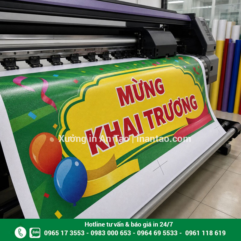 Quy trình in banner lấy liền tại xưởng Máy khổ lớn đang thực hiện đơn in banner lấy liền